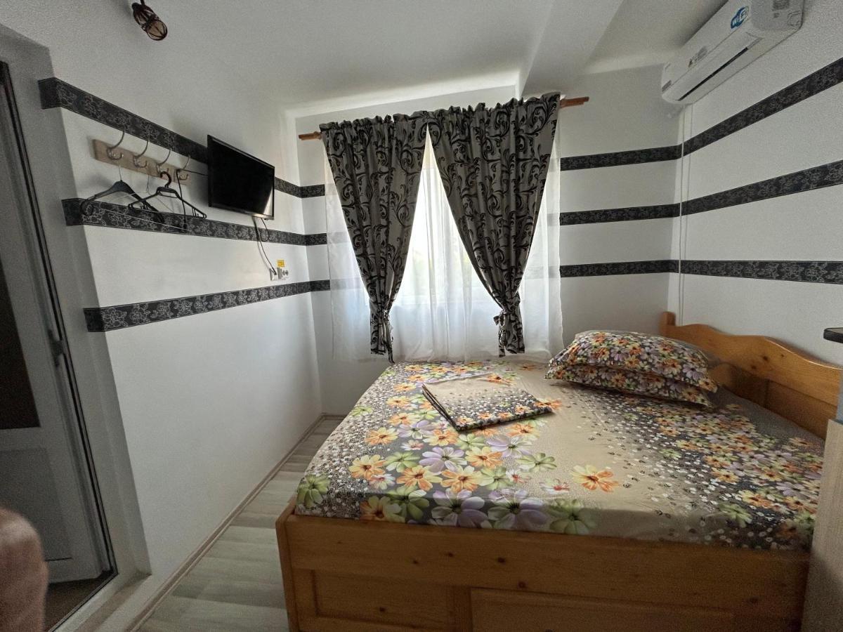 Vila Maricris Тузла Екстериор снимка
